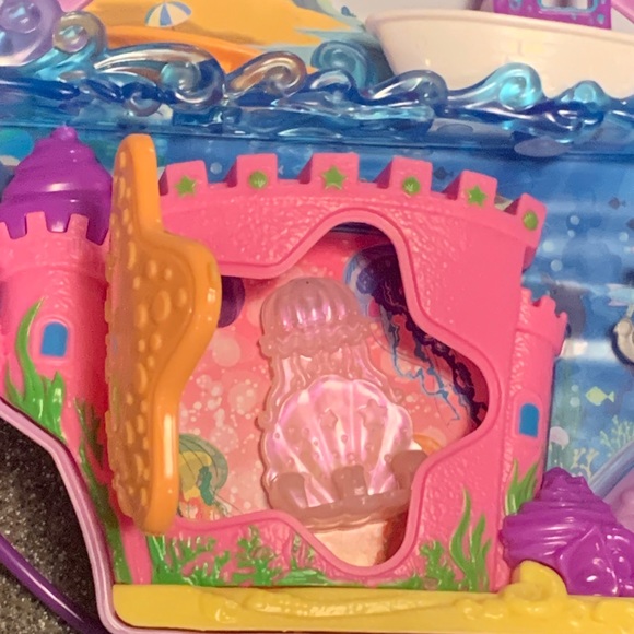 Polly Pocket Seashell Mermaid Clamshell Case and Figurines. - Picture 4 of 14